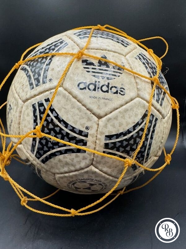 TANGO AZZURRI AQUA GRIP OFFICIAL FIFA 1988 ADIDAS MATCH BALL