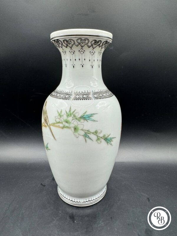 vase vintage en porcelaine fabriqué en Chine