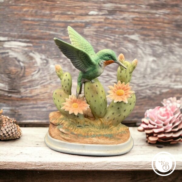 Ancienne figurine en porcelaine peinte représentant un charmant Colibri et un cactus - Des années 80