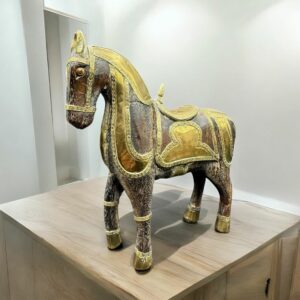 RARE Figurine de Cheval en bois avec décorations et dorures corporelles en laiton. Sculpture Orientale datant des années1950/60 