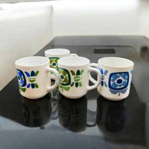 Ensemble de quatre tasses Mobil des années 70′ - Deux bleues (différents) et deux vertes - Vintage - Collection