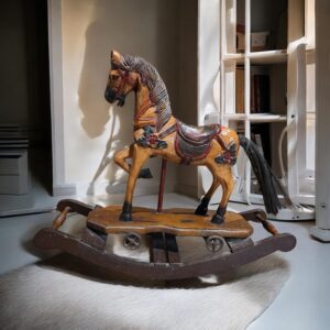 Ancien magnifique grand cheval à bascule (manège-jouet) en bois réalisé et peint à la main d'une qualité rare avec des détails incroyables - Décoration - Collection