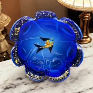 Rare ancien cendrier en verre Vénitien - Murano - Venise - Italie - Soufflé à la main - Bleu cobalt - Doré à la feuille d'or - Décor poisson 1 - Des années 60/70 - Collection - Décoration